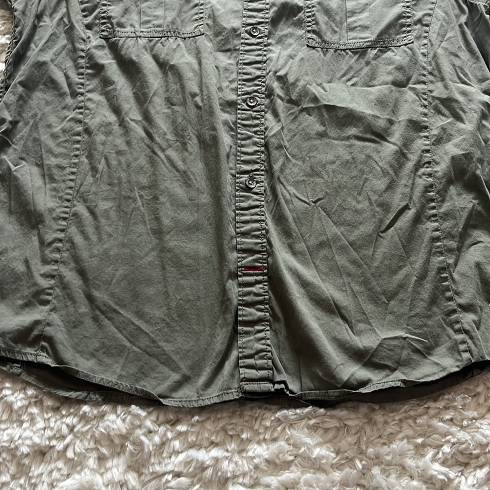 🌷 Guess Lightweight Button Up - Picture 6 of 8